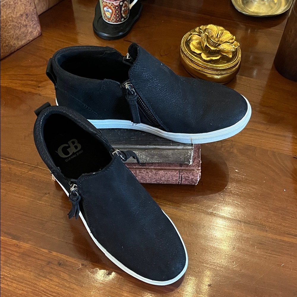 Gianni Bini Women’s Black Sneakers